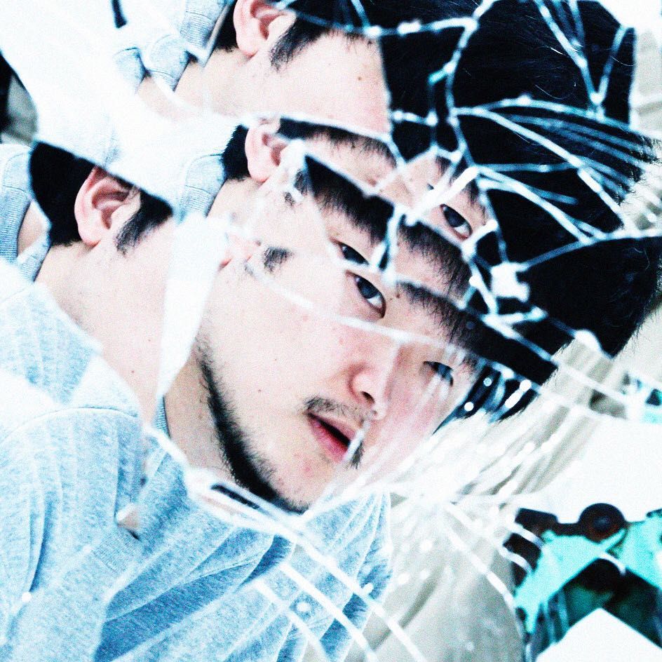 MIRRORSな俺。
Time to update my profile pic.... it’s 7years old... lol
Not much changed tho-1